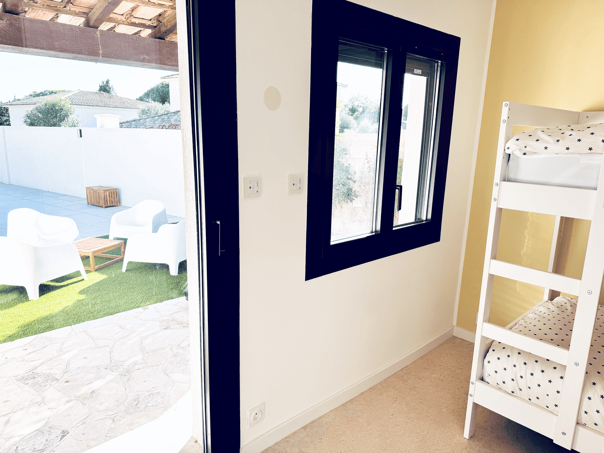 Accès vers l'extérieur depuis la cinquième chambre de la Villa Réal à Puget-sur-Argens