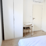 Coin rangement et bureau de la troisième chambre de la Villa Réal à Puget-sur-Argens