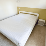 Lit de la troisième chambre parentale de la Villa Réal à Puget-sur-Argens