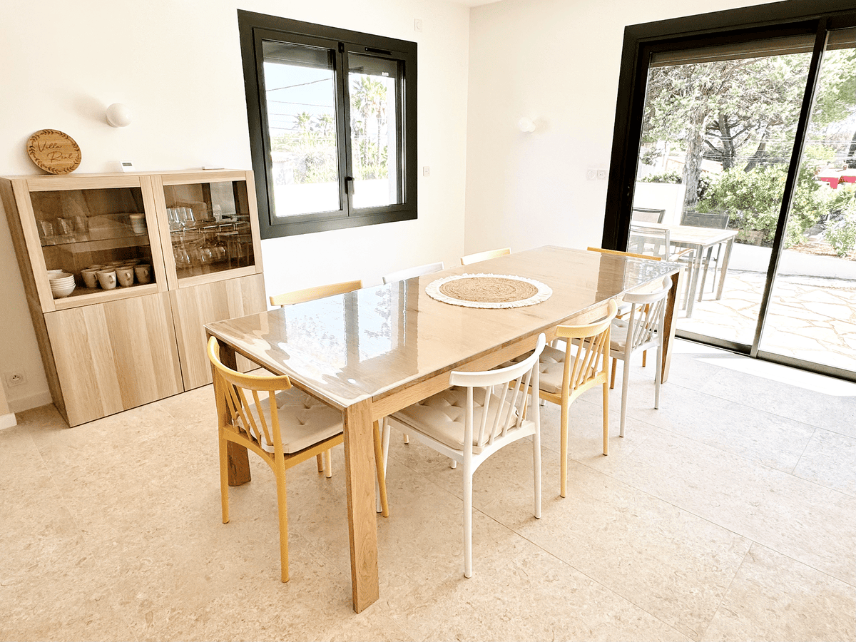 Coin repas de la Villa Réal à Puget-sur-Argens