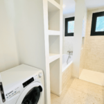 Salle de bain avec baignoire à lVilla Réal à Puget-sur-Argens