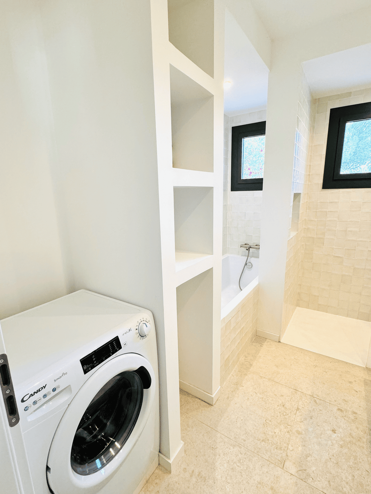 Salle de bain avec baignoire à lVilla Réal à Puget-sur-Argens